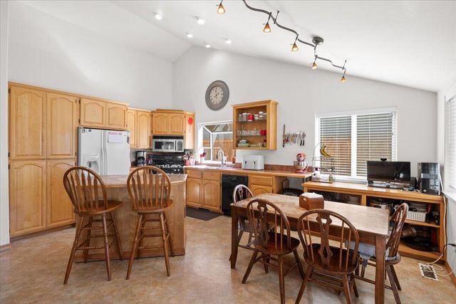 3053 Adams Circle, Medford, OR 97504