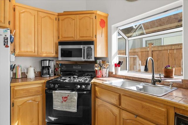 3053 Adams Circle, Medford, OR 97504