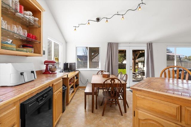 3053 Adams Circle, Medford, OR 97504