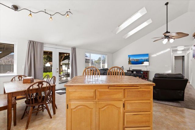 3053 Adams Circle, Medford, OR 97504