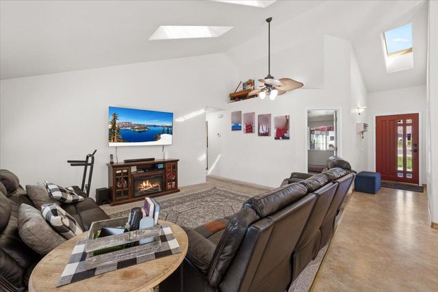 3053 Adams Circle, Medford, OR 97504