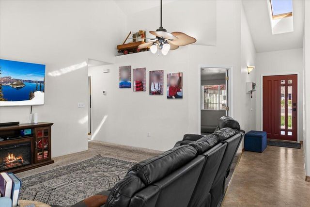 3053 Adams Circle, Medford, OR 97504