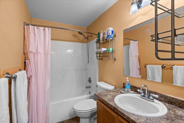 3053 Adams Circle, Medford, OR 97504