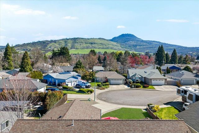 3053 Adams Circle, Medford, OR 97504