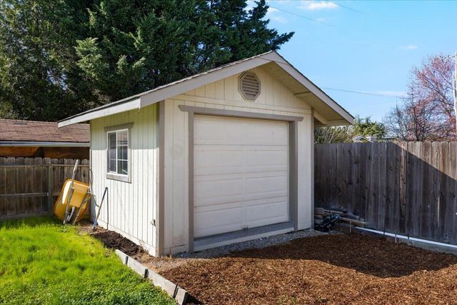 3053 Adams Circle, Medford, OR 97504