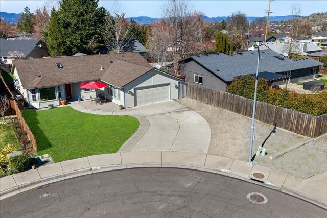 3053 Adams Circle, Medford, OR 97504