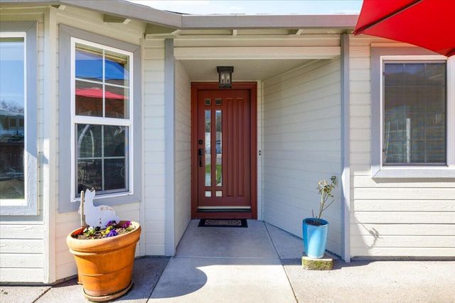 3053 Adams Circle, Medford, OR 97504