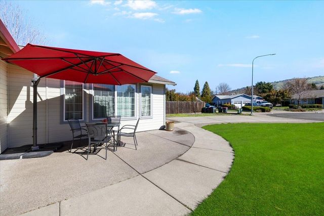 3053 Adams Circle, Medford, OR 97504