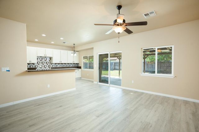 1406 Sundance Dr, Plumas Lake, CA 95961