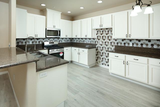 1406 Sundance Dr, Plumas Lake, CA 95961