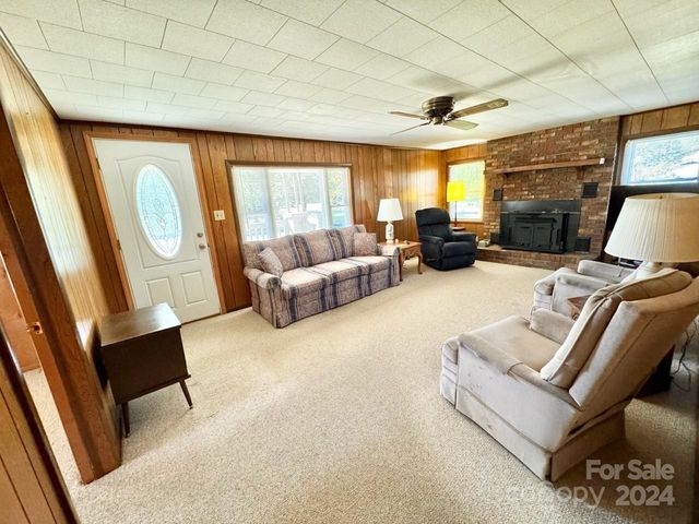 565 Neely Road, Brevard, NC 28712