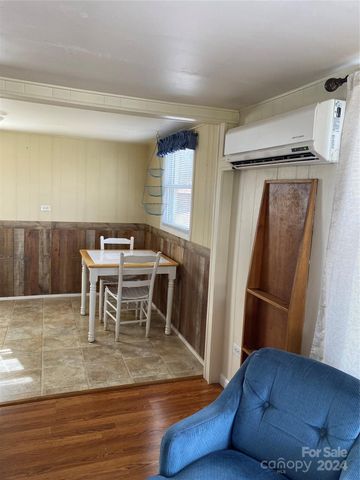 565 Neely Road, Brevard, NC 28712