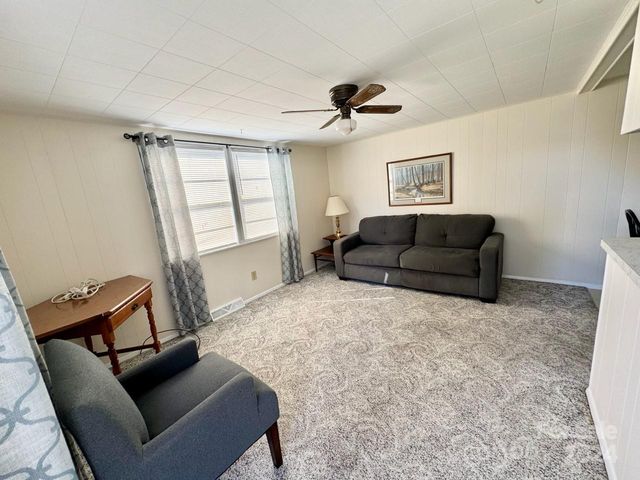 565 Neely Road, Brevard, NC 28712