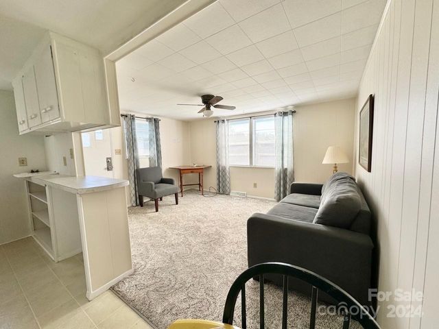 565 Neely Road, Brevard, NC 28712