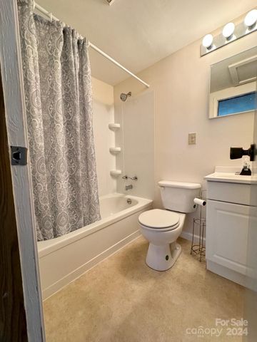 565 Neely Road, Brevard, NC 28712