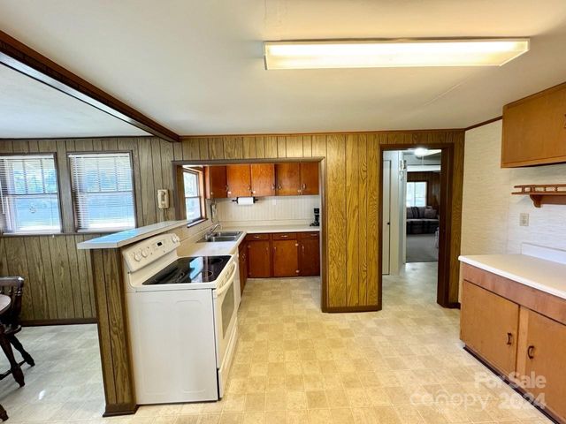 565 Neely Road, Brevard, NC 28712