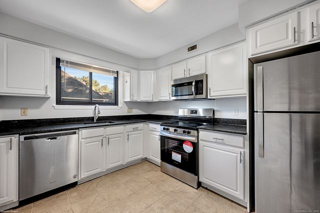 9 Concord Street APT B1, West Hartford, CT 06119