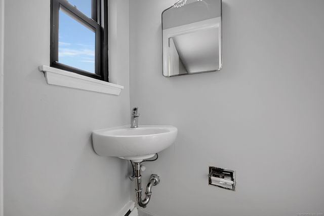 9 Concord Street APT B1, West Hartford, CT 06119