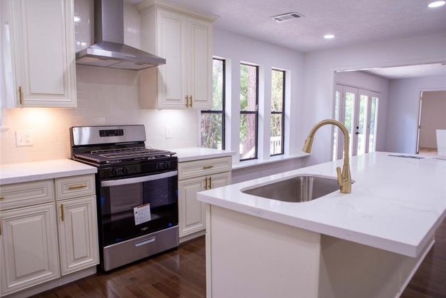 1710 Hill Top Lane, Kingwood, TX 77339