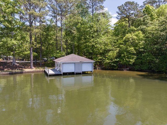 654 Sunset Drive West, Hamilton, GA 31811