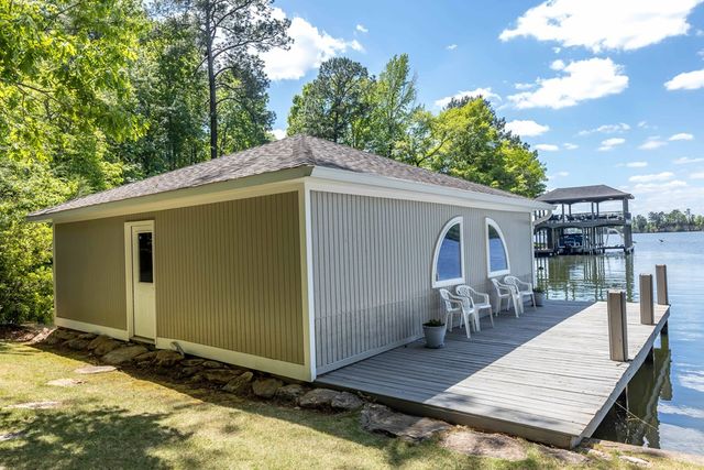 654 Sunset Drive West, Hamilton, GA 31811