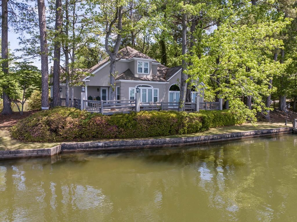 654 Sunset Drive West, Hamilton, GA 31811