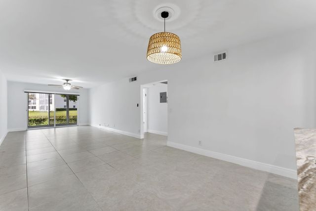 1037 Guildford C, Boca Raton, FL 33434