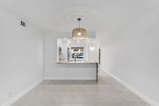 1037 Guildford C, Boca Raton, FL 33434