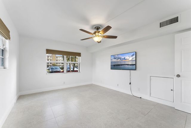 1037 Guildford C, Boca Raton, FL 33434