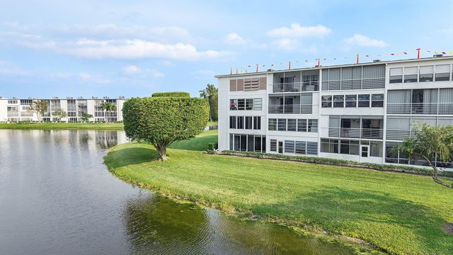 1037 Guildford C, Boca Raton, FL 33434