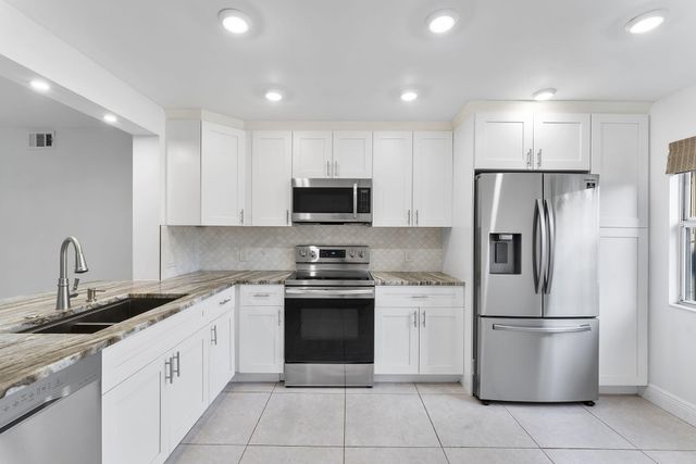 1037 Guildford C, Boca Raton, FL 33434