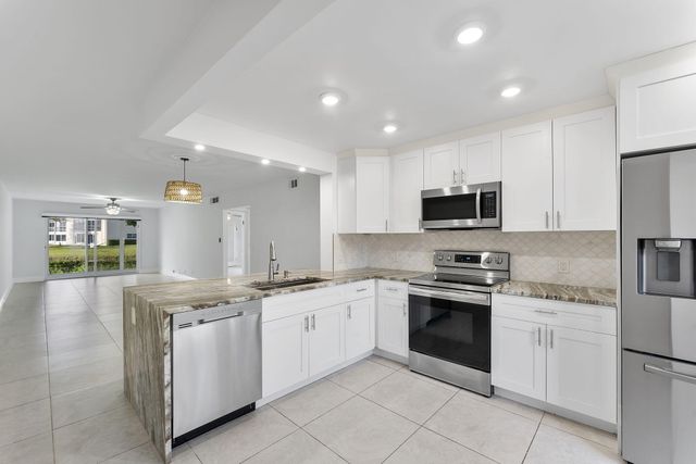 1037 Guildford C, Boca Raton, FL 33434