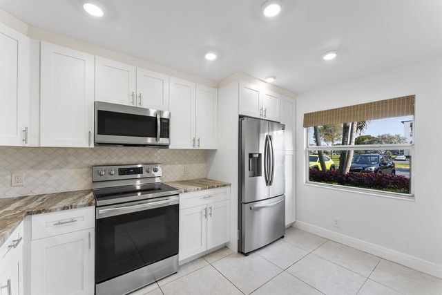 1037 Guildford C, Boca Raton, FL 33434