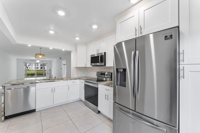 1037 Guildford C, Boca Raton, FL 33434