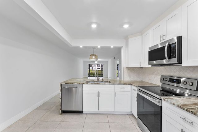 1037 Guildford C, Boca Raton, FL 33434