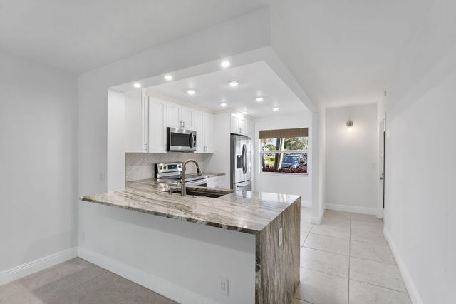 1037 Guildford C, Boca Raton, FL 33434