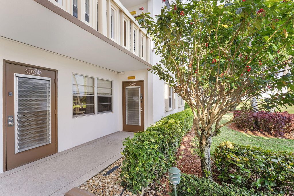1037 Guildford C, Boca Raton, FL 33434