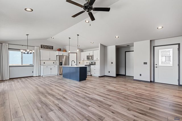 545 BULL RUN DR, Box Elder, SD 57719