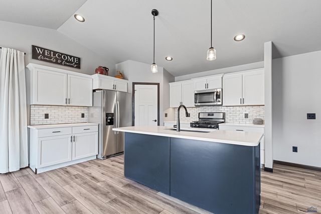 545 BULL RUN DR, Box Elder, SD 57719