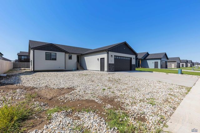 545 BULL RUN DR, Box Elder, SD 57719
