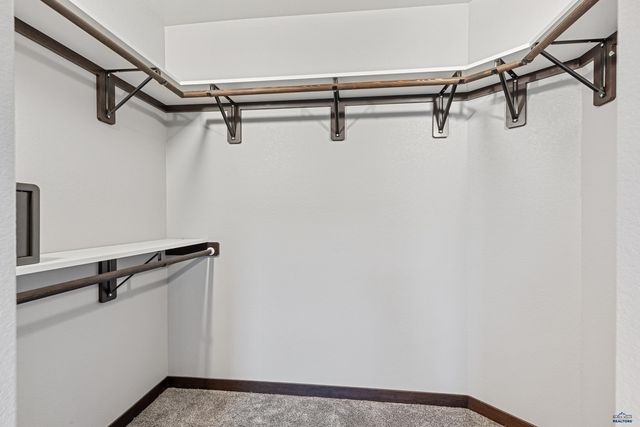 545 BULL RUN DR, Box Elder, SD 57719