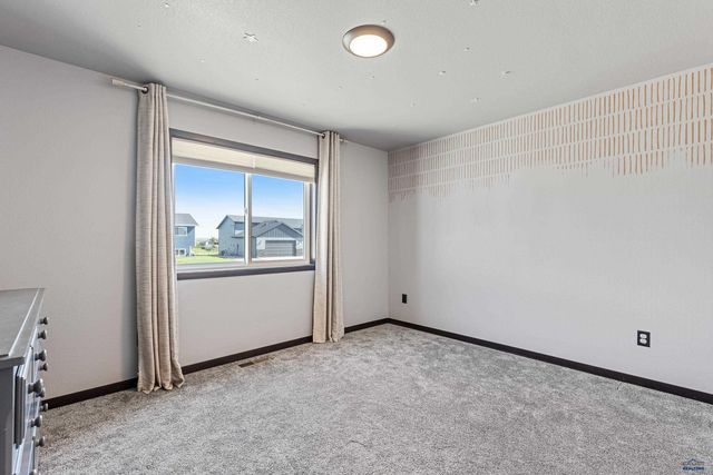 545 BULL RUN DR, Box Elder, SD 57719