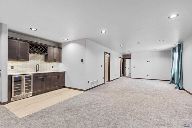 545 BULL RUN DR, Box Elder, SD 57719