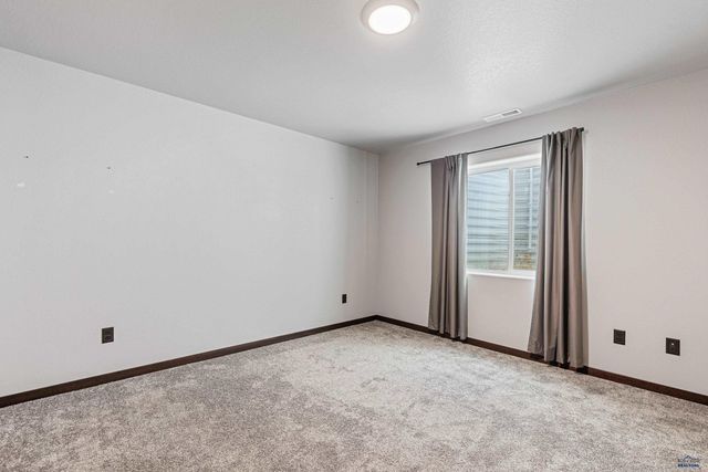 545 BULL RUN DR, Box Elder, SD 57719