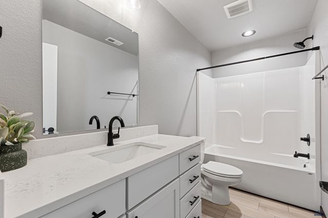 545 BULL RUN DR, Box Elder, SD 57719