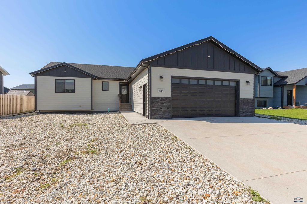 545 BULL RUN DR, Box Elder, SD 57719
