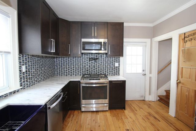 21916 Lakeview Street, St Clair Shores, MI 48080