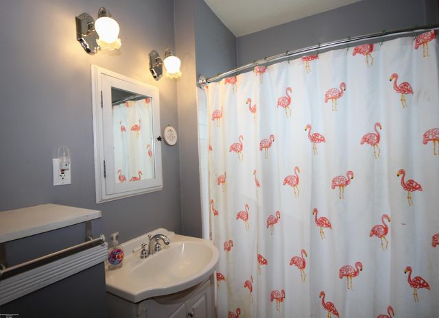 21916 Lakeview Street, St Clair Shores, MI 48080