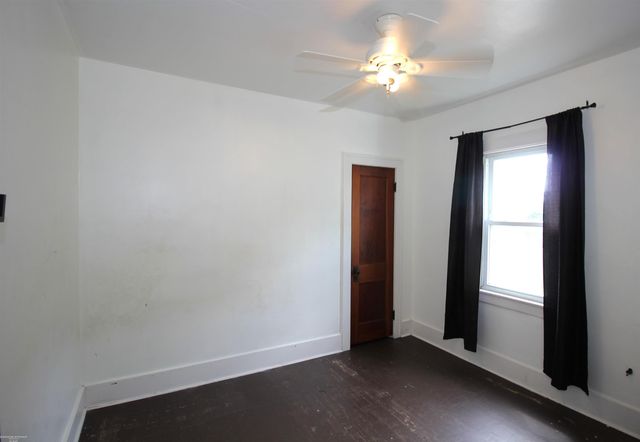 21916 Lakeview Street, St Clair Shores, MI 48080
