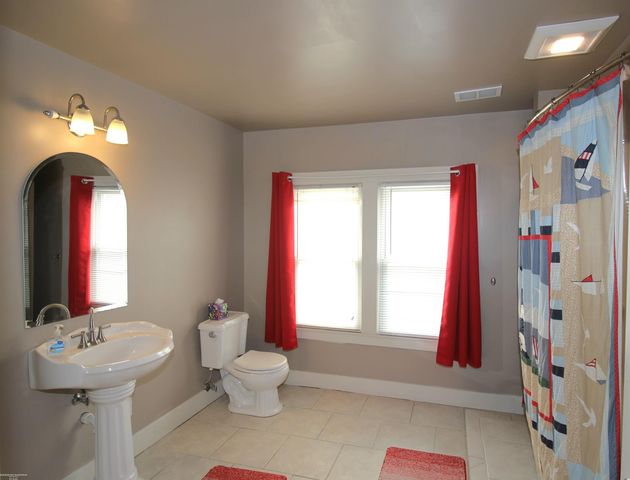 21916 Lakeview Street, St Clair Shores, MI 48080
